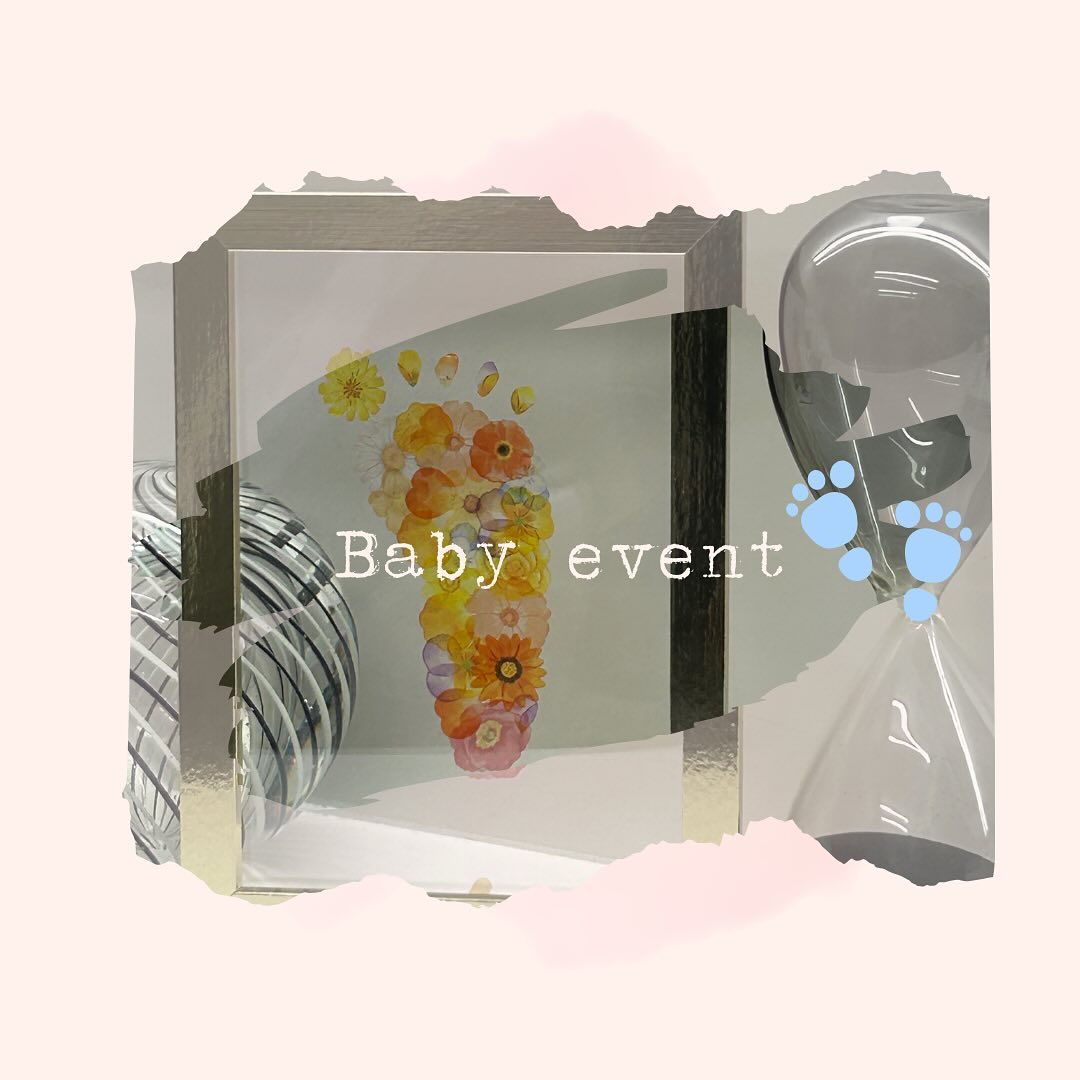 ベビーイベント 先週末、0歳児対象のベビーイベントを開催し、多くの方にご参加していただきました。 普段なかなか集中して物作りができないかなと思い、思い出にも残る、足形を使った作品作りをしました! スタンプで足形を画用紙に取ったあと、好きな色の写真立てやシールを選んでもらいました その後、画用紙を写真立てのフレームを被せて、可愛い花のシールをフレームの上から足の形に貼りました お子様達は、保育士がお預かりしていたため、みなさん集中しながら、可愛い世界に一つだけの足形アート作りを楽しまれていましたよ #茨木市 #保育園 #茨木市保育園 #企業主導型保育園 #spオーク保育園 #ベビーイベント